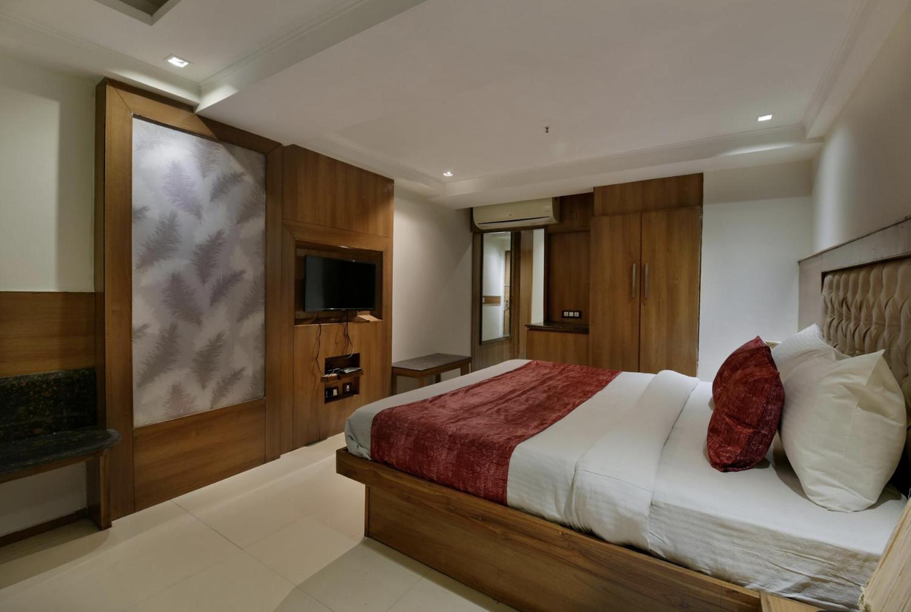 Hotel Lotus Paradise - Banquet & Dining - Near Murthal Sukhdev Rai Bagian luar foto
